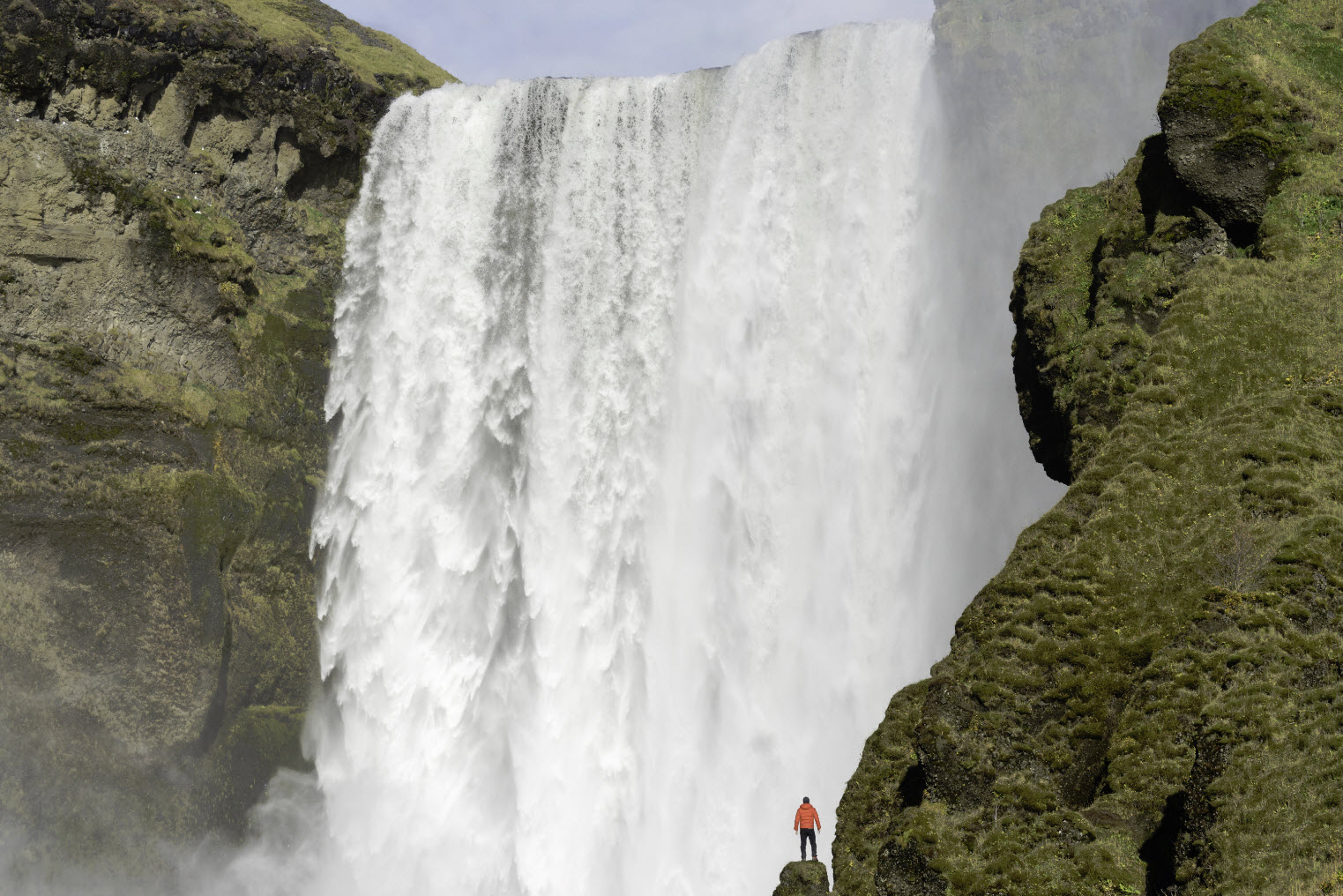 The mighty falls of Skogafoss