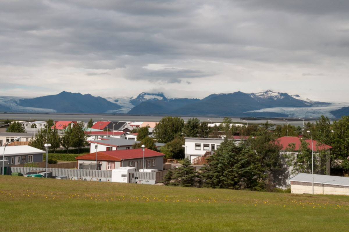 The town Höfn in southern Iceland with glaciers in the background